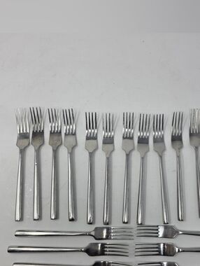 Hampton Silversmiths Ritz Stainless Flatware Di ner Forks Set of 18